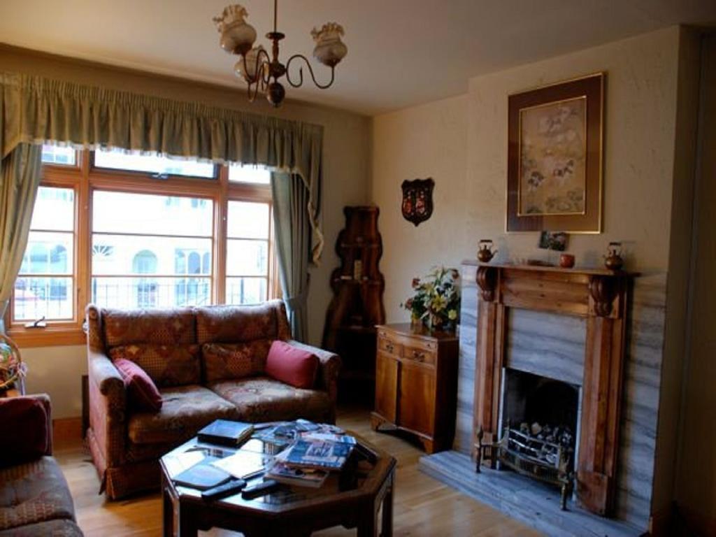 Hawthorn House Guesthouse Кенмар Экстерьер фото